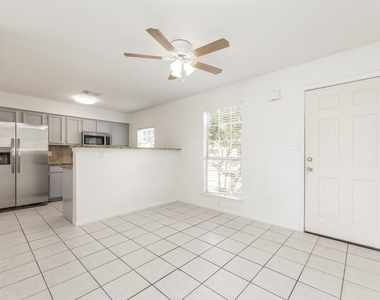 1902 Avenue B - Photo Thumbnail 4