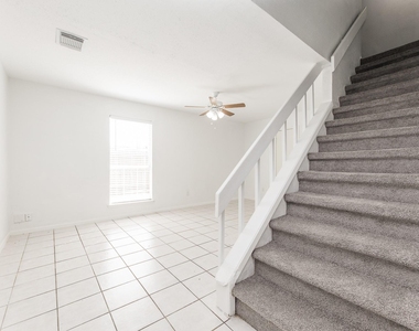 1902 Avenue B - Photo Thumbnail 5