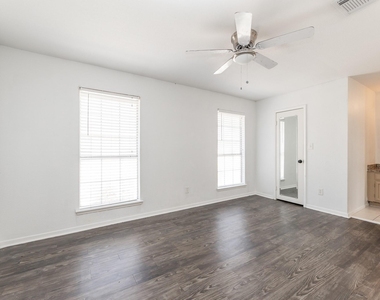 1902 Avenue B - Photo Thumbnail 14