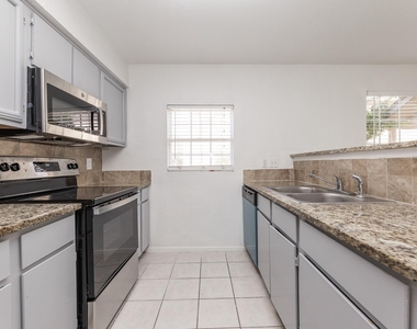 1902 Avenue B - Photo Thumbnail 11