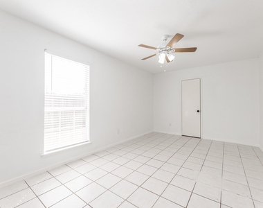1902 Avenue B - Photo Thumbnail 8