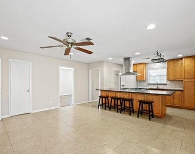 8729 Dunlap Street - Photo Thumbnail 4