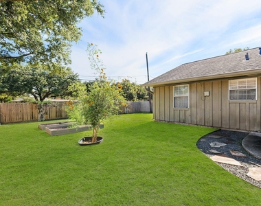 8729 Dunlap Street - Photo Thumbnail 13
