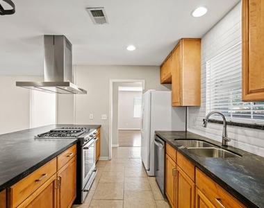 8729 Dunlap Street - Photo Thumbnail 3