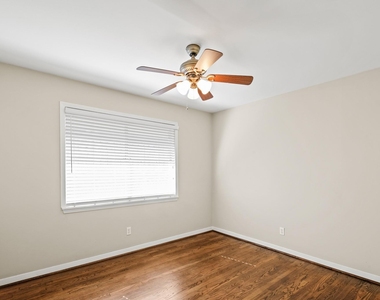 8729 Dunlap Street - Photo Thumbnail 7