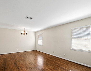 8729 Dunlap Street - Photo Thumbnail 12