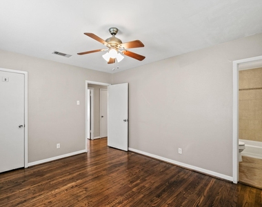 8729 Dunlap Street - Photo Thumbnail 9