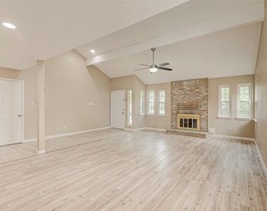 2302 Brook View Lane - Photo Thumbnail 4