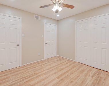 2302 Brook View Lane - Photo Thumbnail 26