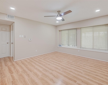 2302 Brook View Lane - Photo Thumbnail 28