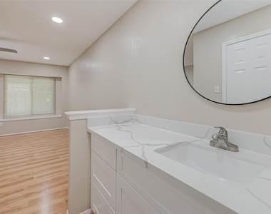 2302 Brook View Lane - Photo Thumbnail 32