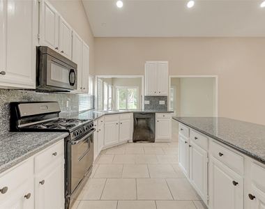 2302 Brook View Lane - Photo Thumbnail 14