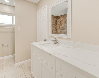 2302 Brook View Lane - Photo Thumbnail 23