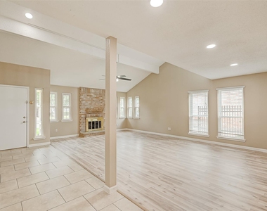 2302 Brook View Lane - Photo Thumbnail 3