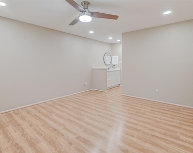 2302 Brook View Lane - Photo Thumbnail 30