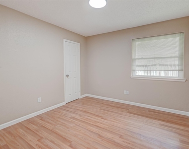 2302 Brook View Lane - Photo Thumbnail 27