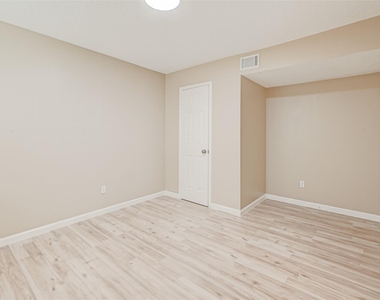 2302 Brook View Lane - Photo Thumbnail 21