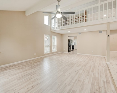 2302 Brook View Lane - Photo Thumbnail 7