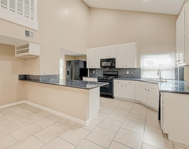 2302 Brook View Lane - Photo Thumbnail 12