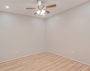 2302 Brook View Lane - Photo Thumbnail 25