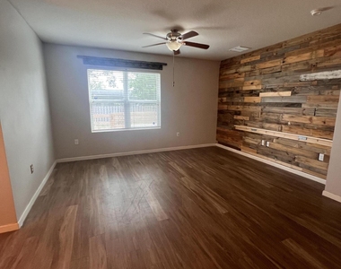 309 Cactus Street Se - Photo Thumbnail 4