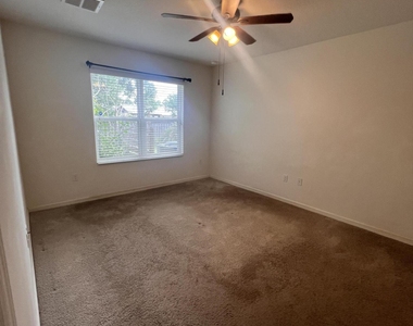 309 Cactus Street Se - Photo Thumbnail 7