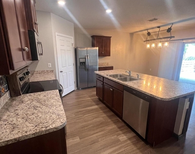309 Cactus Street Se - Photo Thumbnail 2