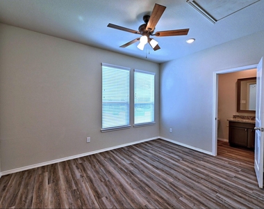 11550 Persimmon Street - Photo Thumbnail 14