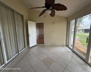 925 Falls Trail - Photo Thumbnail 29