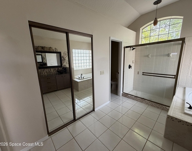925 Falls Trail - Photo Thumbnail 24