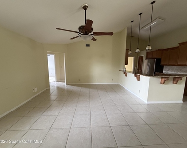 925 Falls Trail - Photo Thumbnail 12