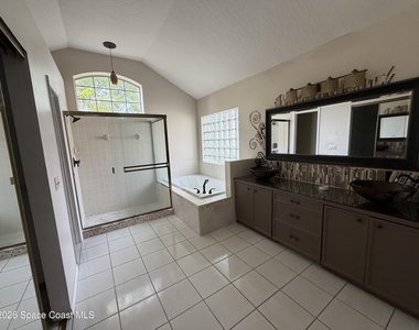 925 Falls Trail - Photo Thumbnail 22