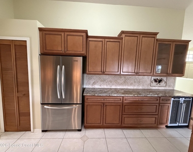925 Falls Trail - Photo Thumbnail 6