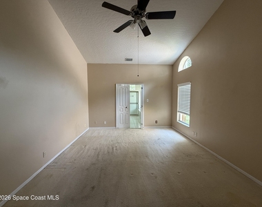 925 Falls Trail - Photo Thumbnail 20