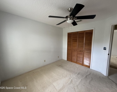 925 Falls Trail - Photo Thumbnail 15