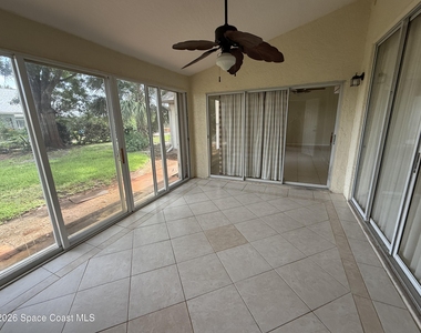 925 Falls Trail - Photo Thumbnail 28