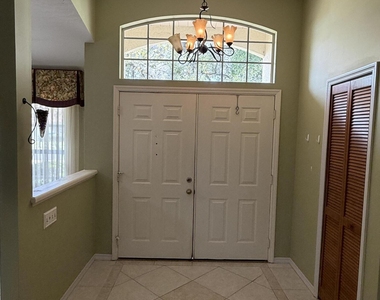 925 Falls Trail - Photo Thumbnail 2
