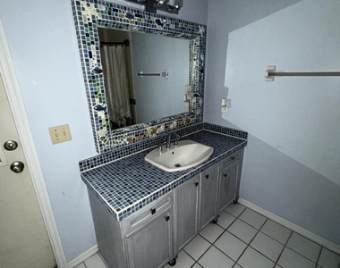 925 Falls Trail - Photo Thumbnail 18