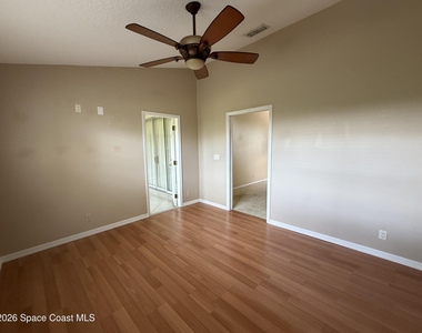 925 Falls Trail - Photo Thumbnail 27