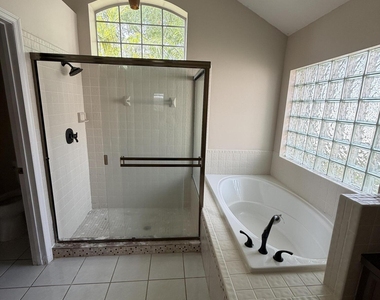 925 Falls Trail - Photo Thumbnail 23