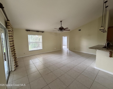 925 Falls Trail - Photo Thumbnail 10