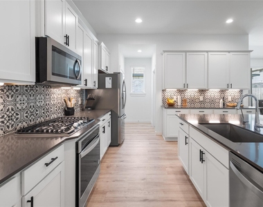 10208 Prairie Creek Lane - Photo Thumbnail 7