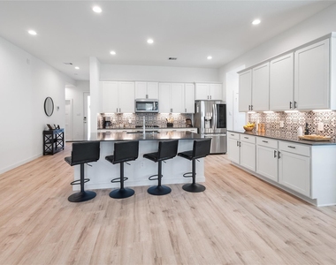 10208 Prairie Creek Lane - Photo Thumbnail 6