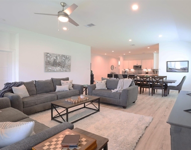 10208 Prairie Creek Lane - Photo Thumbnail 3