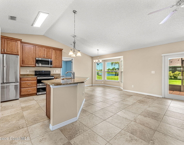 1622 Laramie Circle - Photo Thumbnail 8