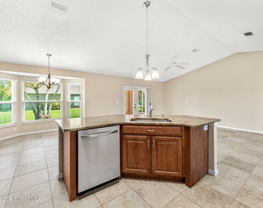 1622 Laramie Circle - Photo Thumbnail 11