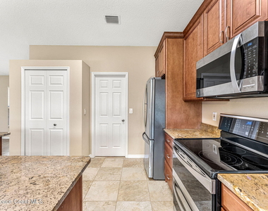 1622 Laramie Circle - Photo Thumbnail 10