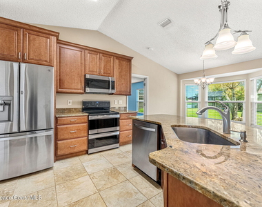 1622 Laramie Circle - Photo Thumbnail 9