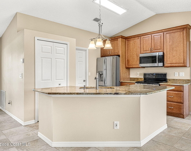 1622 Laramie Circle - Photo Thumbnail 12