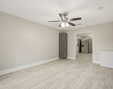 406 Gresham Street - Photo Thumbnail 8